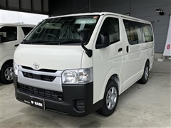 ハイエースV DX 5ドア 3/6ニン