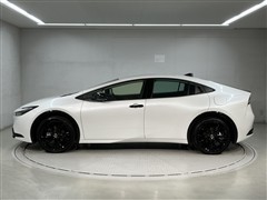 プリウス PHEV Gナイトシェード