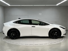 プリウス PHEV Gナイトシェード