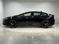 プリウス PHEV Gナイトシェード