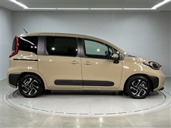 シエンタ HEV Z 7ニンノリ