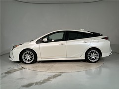 プリウス A PRMツーリングSEL