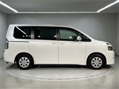 ヴォクシー X Lエディション8ニン