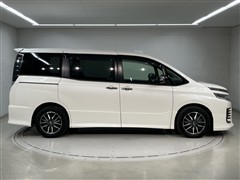 ヴォクシー ZS キラメキ 7ニンノリ