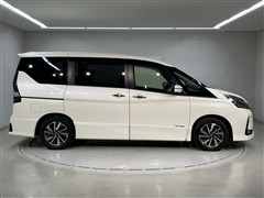 セレナ ハイウェイスター V 8ニンノリ