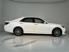 クラウンロイヤル HV ロイヤルサルーン