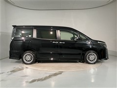 ヴォクシーHV ZSキラメキ3 7ニン