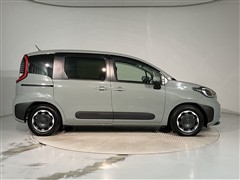 シエンタ HEV Z 7ニンノリ