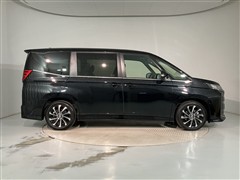 ノア HEV S-Z 7ニンノリ