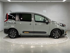シエンタ HEV Z 5ニンノリ