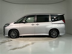 ノア HEV S-G 8ニンノリ