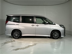 ノア HEV S-G 8ニンノリ