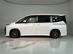 ヴォクシー HEV S-G 8ニンノリ