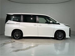 ヴォクシー HEV S-G 8ニンノリ