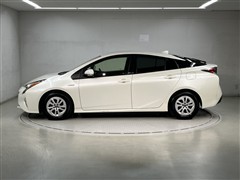 プリウス Sセーフティプラス