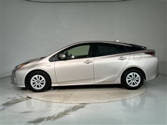 プリウス Sセーフティプラス