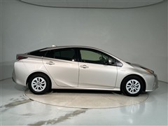 プリウス Sセーフティプラス