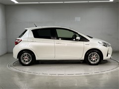 ヴィッツ ハイブリッド F