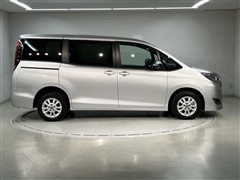 ノア G 4WD 8ニンノリ