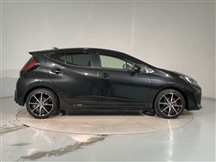 アクア GRスポーツ