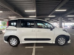 シエンタ HEV G 4WD 7ニンノリ