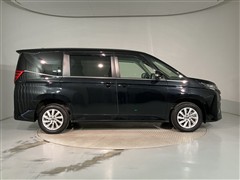 ノア HEV Z 4WD 7ニンノリ