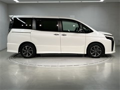 ヴォクシー ZS キラメキ 7ニンノリ