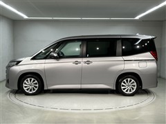 ノア HEV G 8ニンノリ