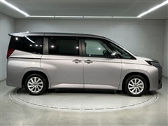 ノア HEV G 8ニンノリ