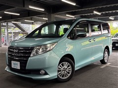 ノア G 4WD 8ニンノリ