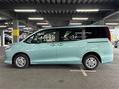 ノア G 4WD 8ニンノリ
