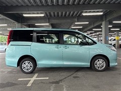 ノア G 4WD 8ニンノリ
