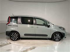 シエンタ HEV Z 5ニンノリ