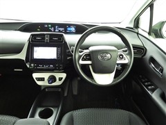 プリウス S Safety Plus