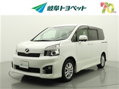 トヨタ ヴォクシー ZS *