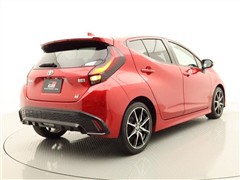 アクア GR スポーツ