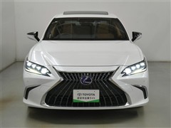 ES300h バージョンL
