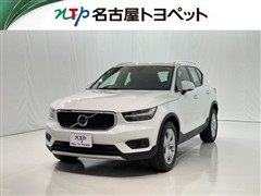 ボルボ XC40 T4 モメンタム
