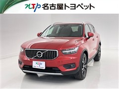 ボルボ XC40 B4 AWD インスクリプシ