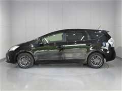 プリウスアルファ S