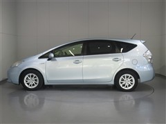 プリウスアルファ S