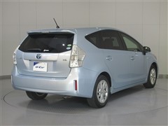 プリウスアルファ S