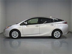 プリウス Sセーフティプラス