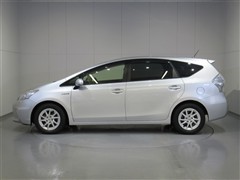 プリウスアルファ S