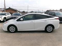 プリウス Sセーフティプラス