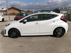 アクア GRスポーツ