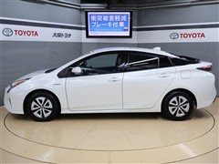プリウス A