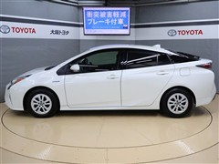 プリウス Sセーフティプラス