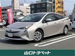 トヨタ　プリウス S