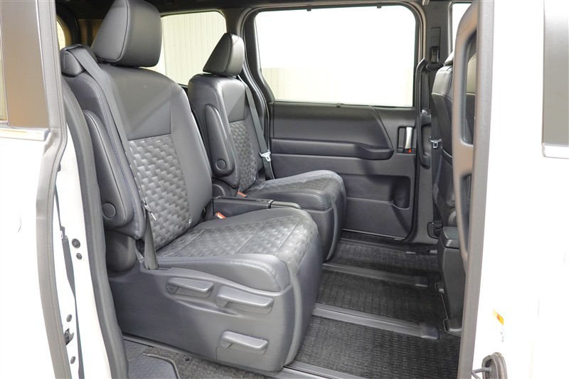 ヴォクシー ハイブリッド S-Z（173010465532）の中古車 | トヨタ認定